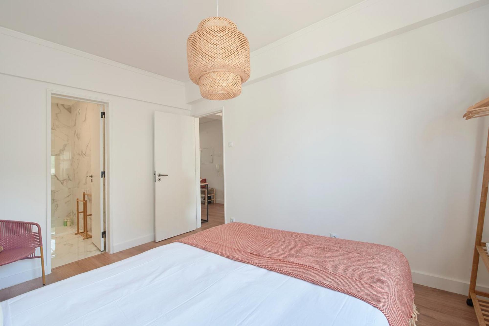 Sunset Bay View, Renovated Apt, By Timecooler 세투발 외부 사진