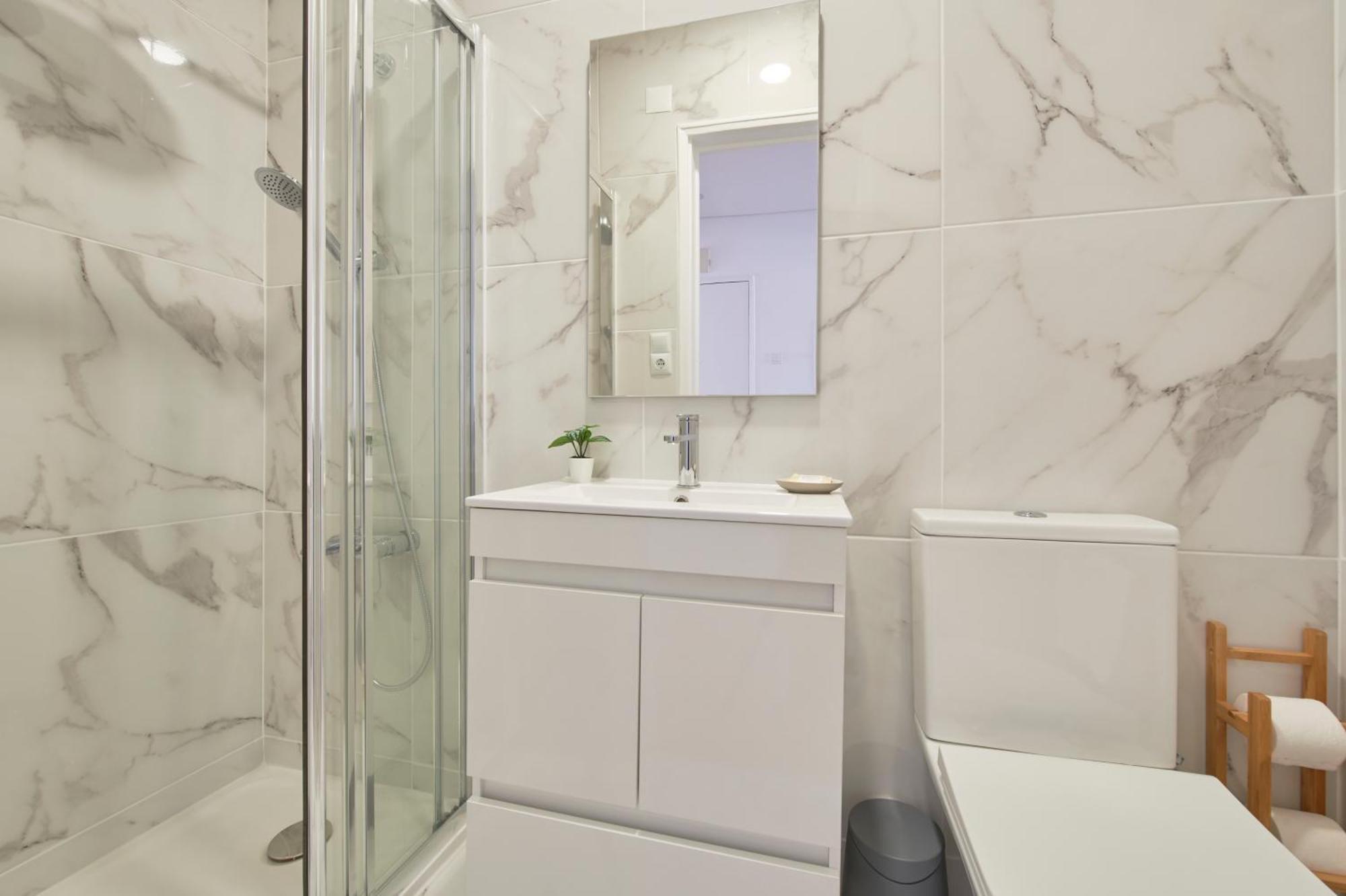 Sunset Bay View, Renovated Apt, By Timecooler 세투발 외부 사진
